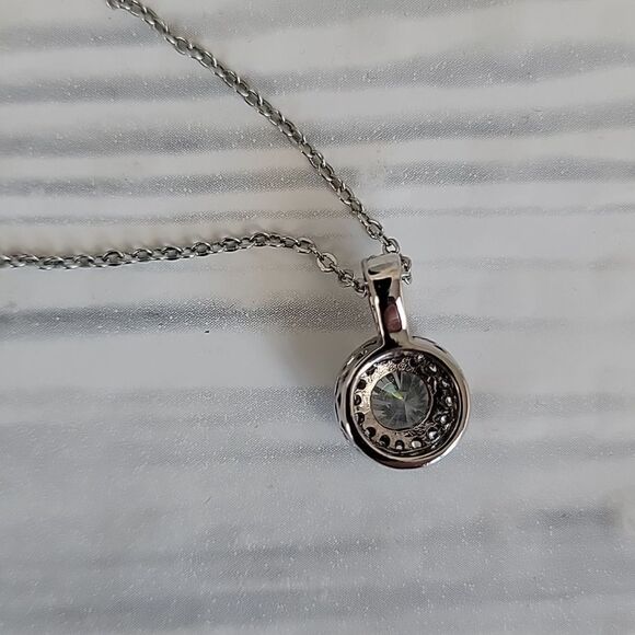 Premier Designs Laura Cubic Zirconia  Pendant On 18" Chain - Picture 3 of 7